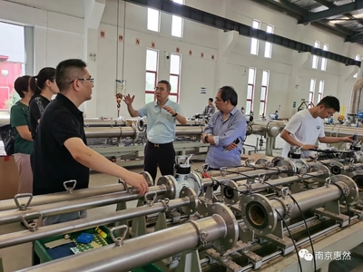 紫光股份智慧城市事業(yè)本部技術總監(jiān)劉志強蒞臨我公司考察指導